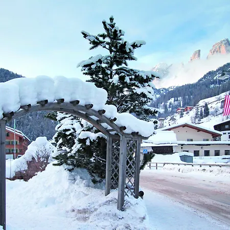 Szálloda Soreghes Gran Campitello di Fassa
